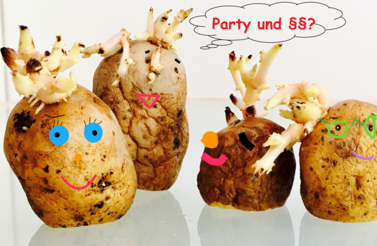 Kartoffelmännchen und-weibchen denken über Rechte bei einer Party nach.